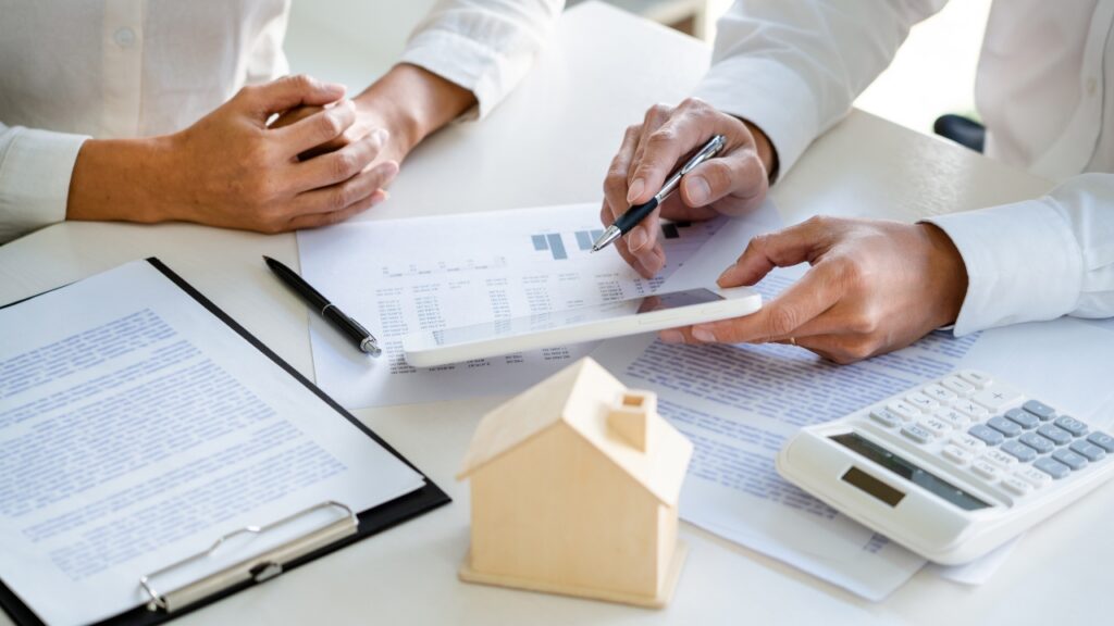 agentes de bienes raíces